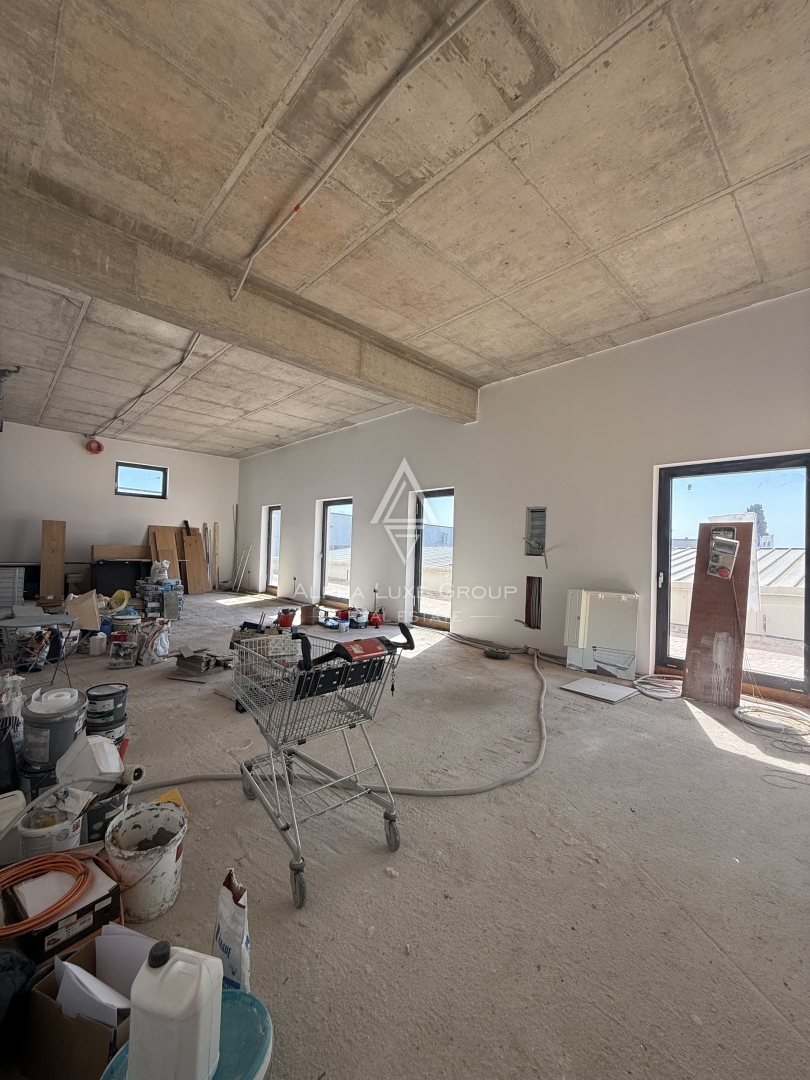 Istria, Parenzo: Opportunità investimento edificio commerciale