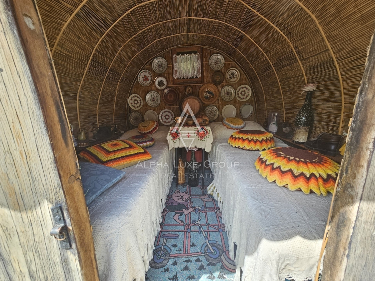 Istria, Buje, Casa in pietra rustica con ampio giardino in vendita