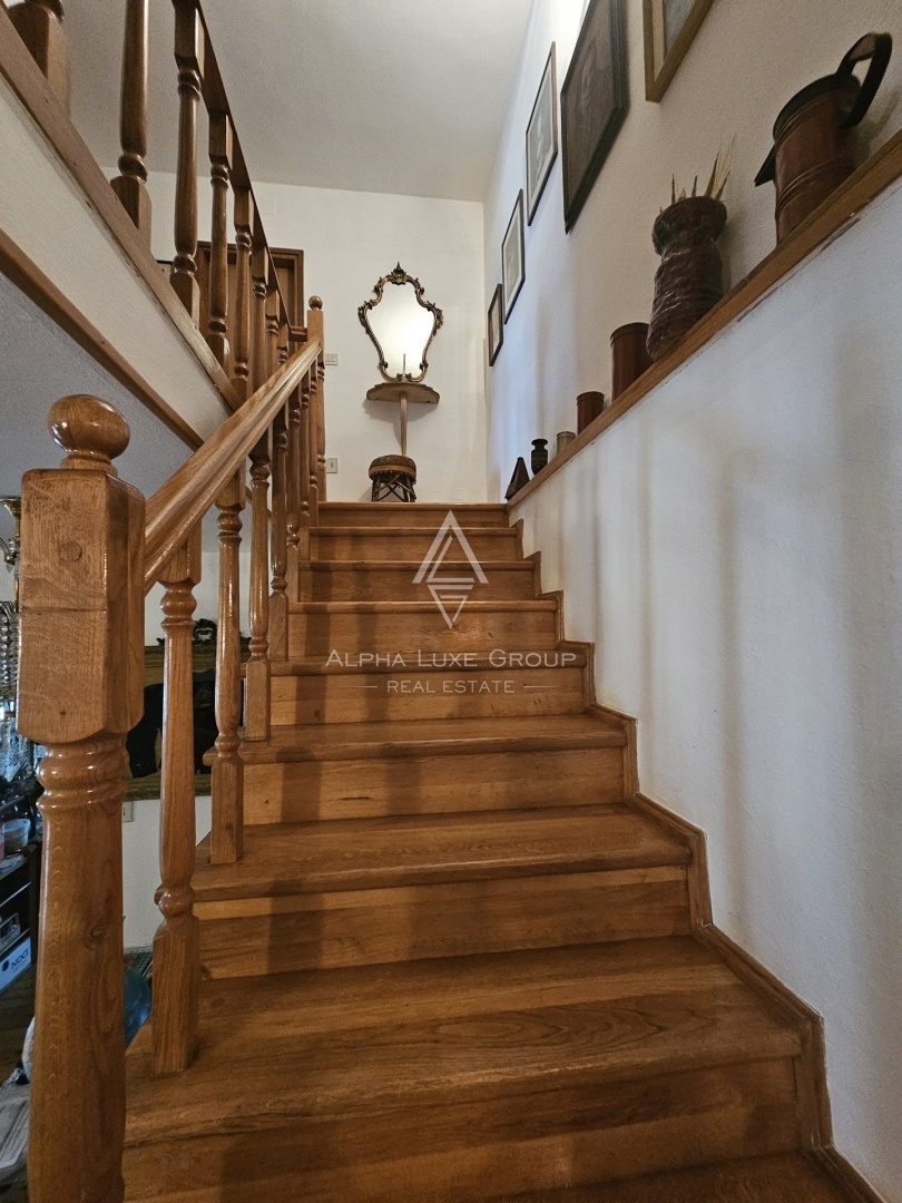 Istria, Buje, Casa in pietra rustica con ampio giardino in vendita