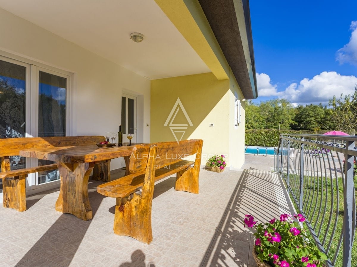 Istria, Žminj, Ampia proprietà con tre edifici e potenziale investimento