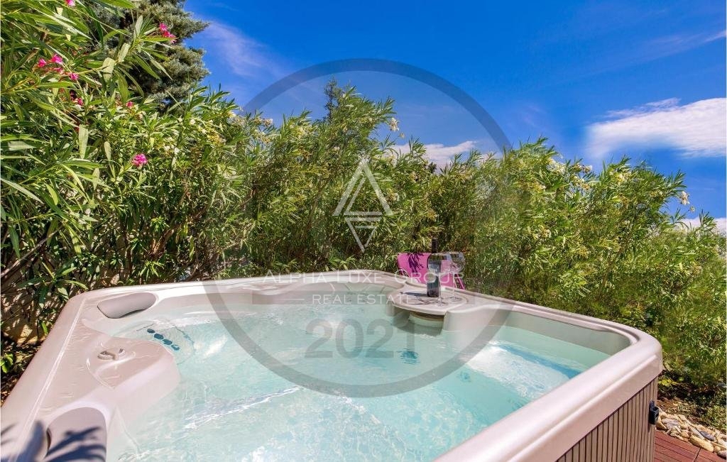 Istria, Umag, Ampia casa vacanze con piscina e area wellness
