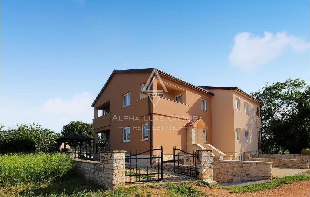 Istria, Umag, Ampia casa vacanze con piscina e area wellness