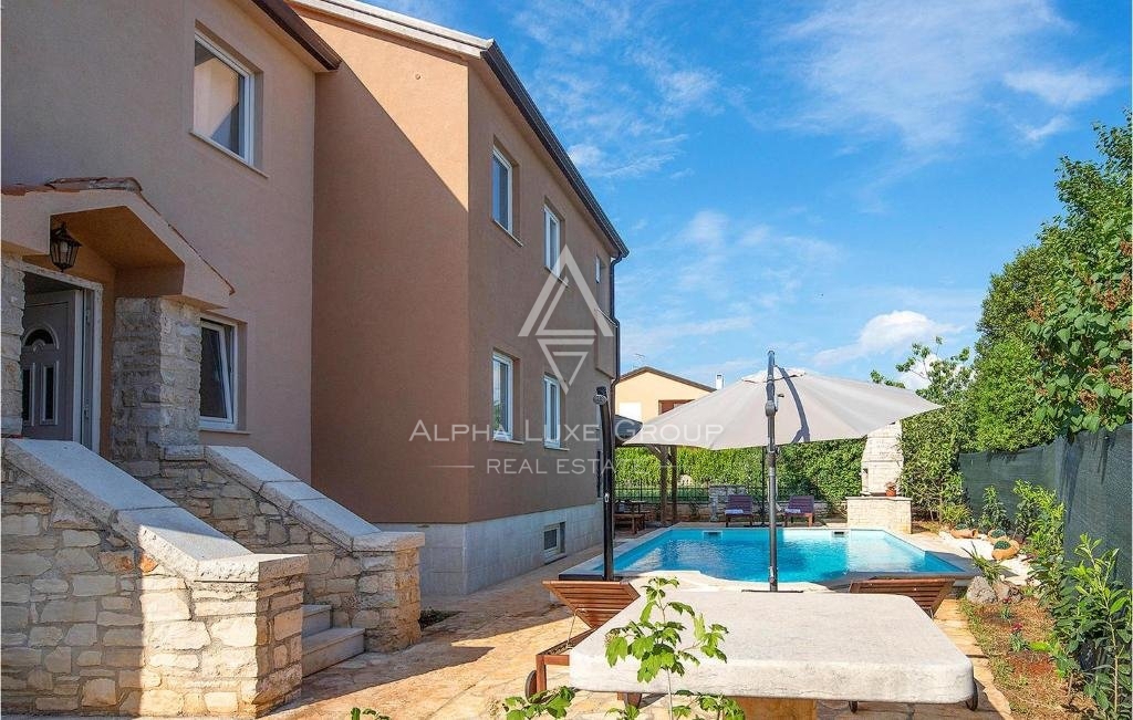 Istria, Umag, Ampia casa vacanze con piscina e area wellness