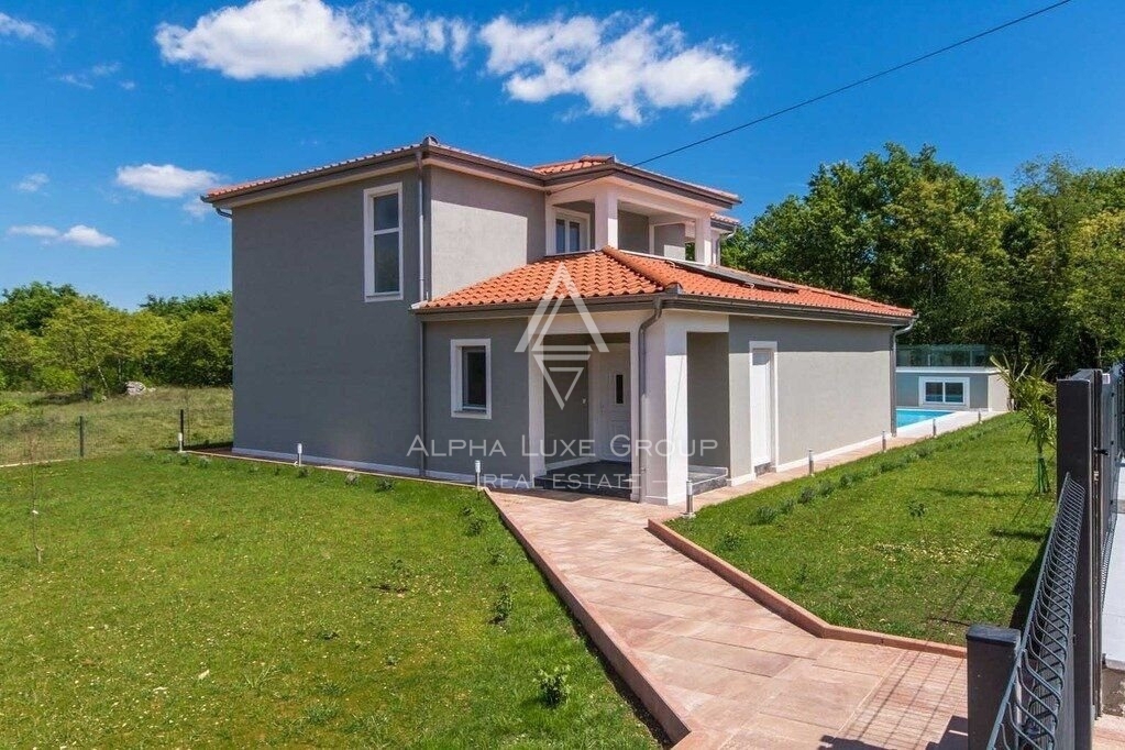 Istria, Labin, Moderna villa con piscina in un villaggio tranquillo