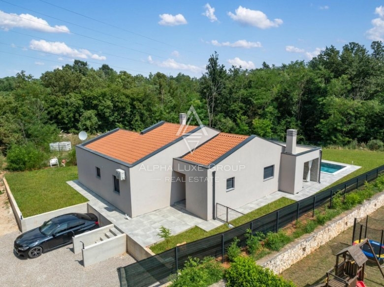 Istria, Labin, Casa moderna con piscina immersa nella natura