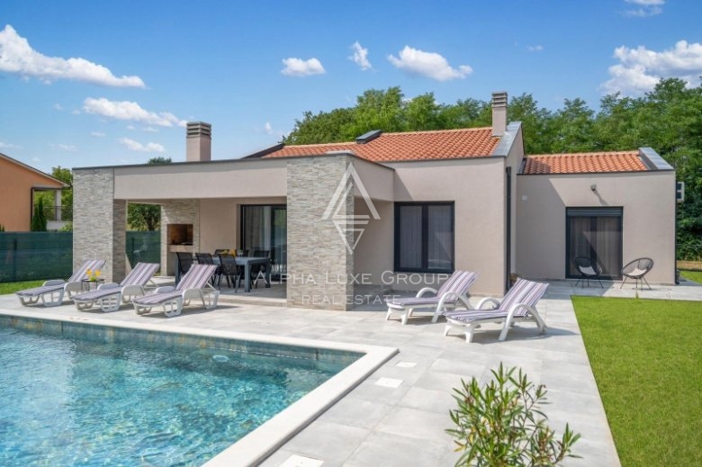 Istria, Labin, Casa moderna con piscina immersa nella natura