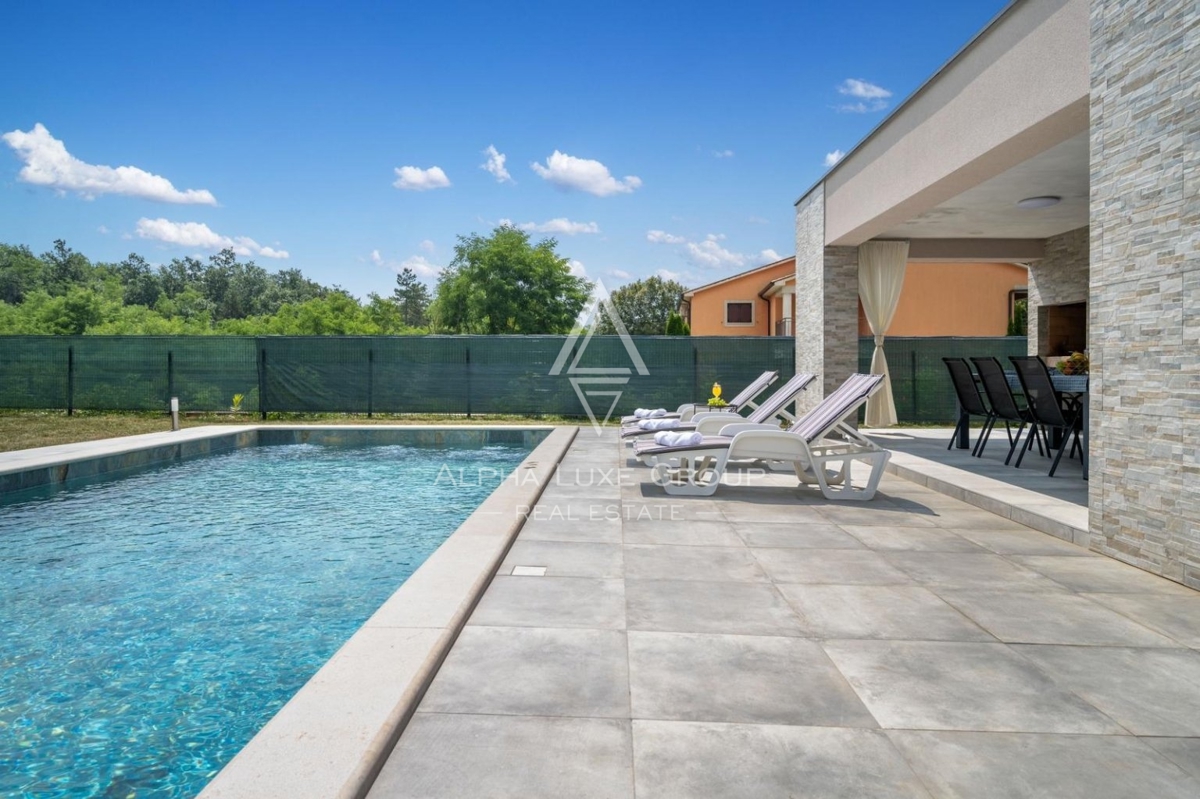 Istria, Labin, Casa moderna con piscina immersa nella natura