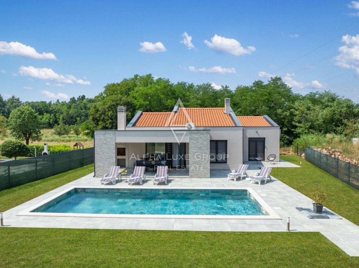 Istria, Labin, Casa moderna con piscina immersa nella natura