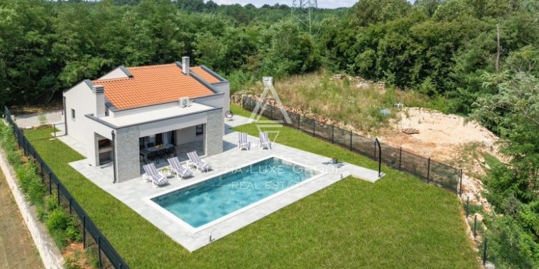 Istria, Labin, Casa moderna con piscina immersa nella natura