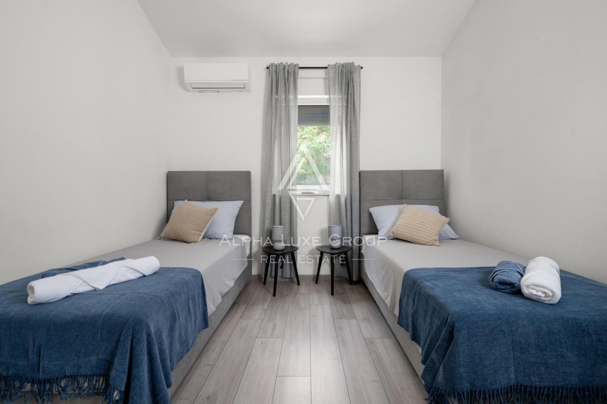 Istria, Labin, Casa moderna con piscina immersa nella natura