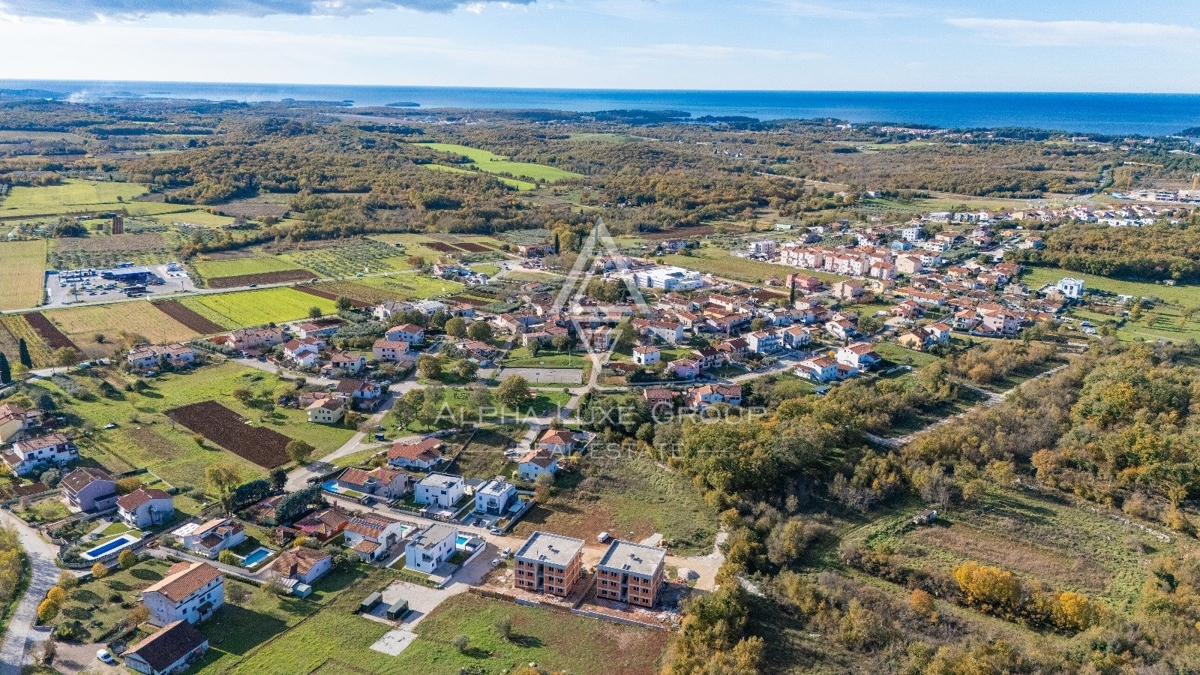 Istria, Poreč – Appartamento lussuoso al piano terra con giardino, a 3 km dal centro città in vendita