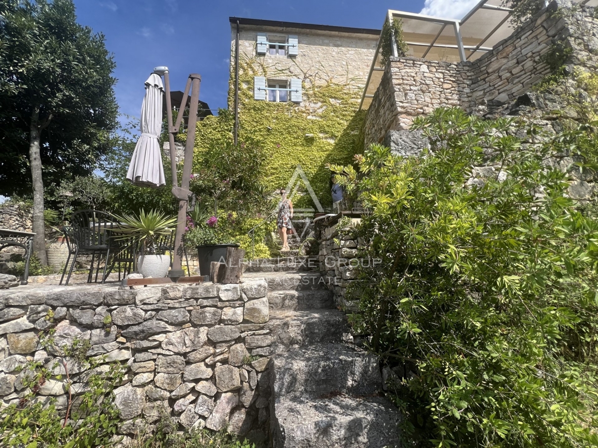Buje, Istria: Incantevole villa panoramica in pietra in vendita