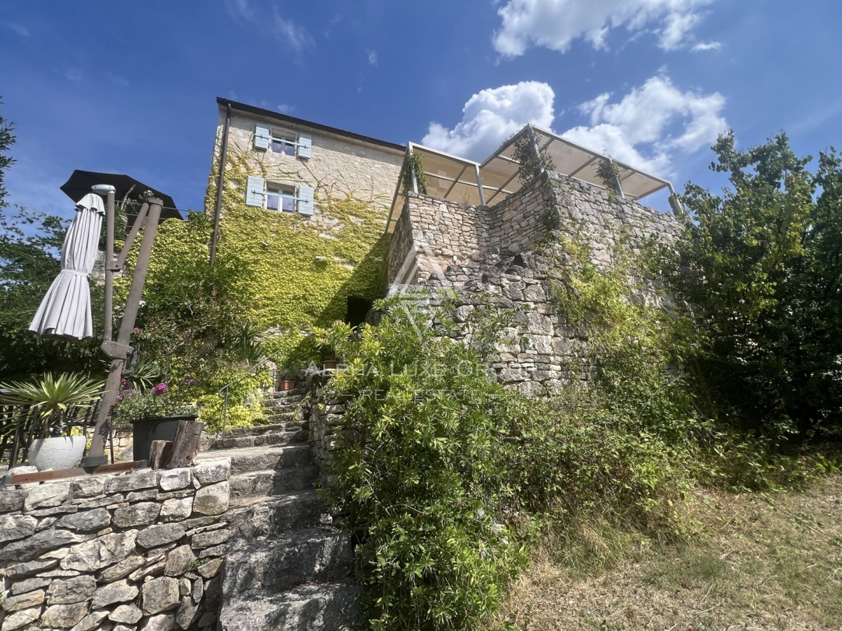 Buje, Istria: Incantevole villa panoramica in pietra in vendita
