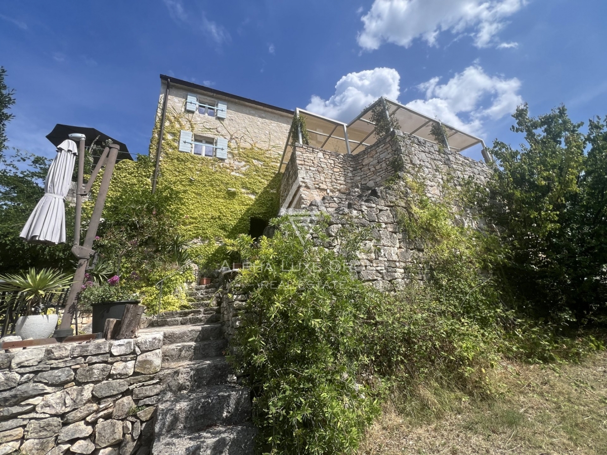 Buje, Istria: Incantevole villa panoramica in pietra in vendita