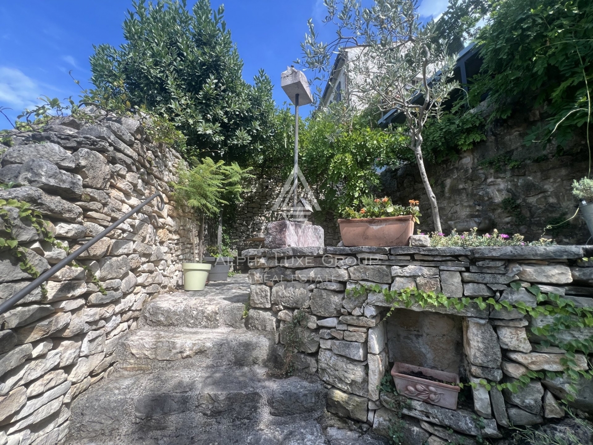 Buje, Istria: Incantevole villa panoramica in pietra in vendita