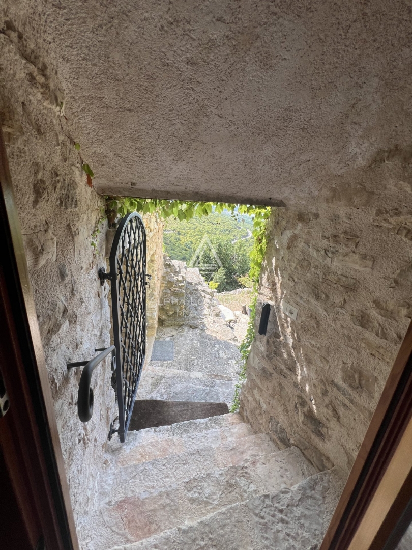 Buje, Istria: Incantevole villa panoramica in pietra in vendita