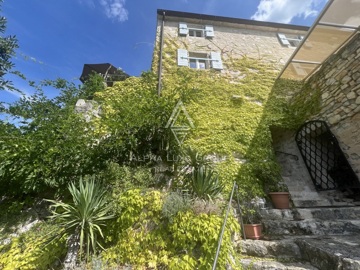 Buje, Istria: Incantevole villa panoramica in pietra in vendita