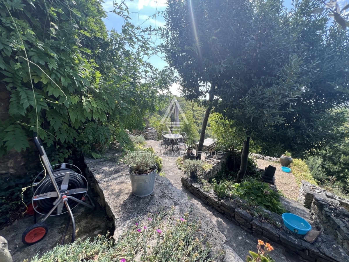 Buje, Istria: Incantevole villa panoramica in pietra in vendita