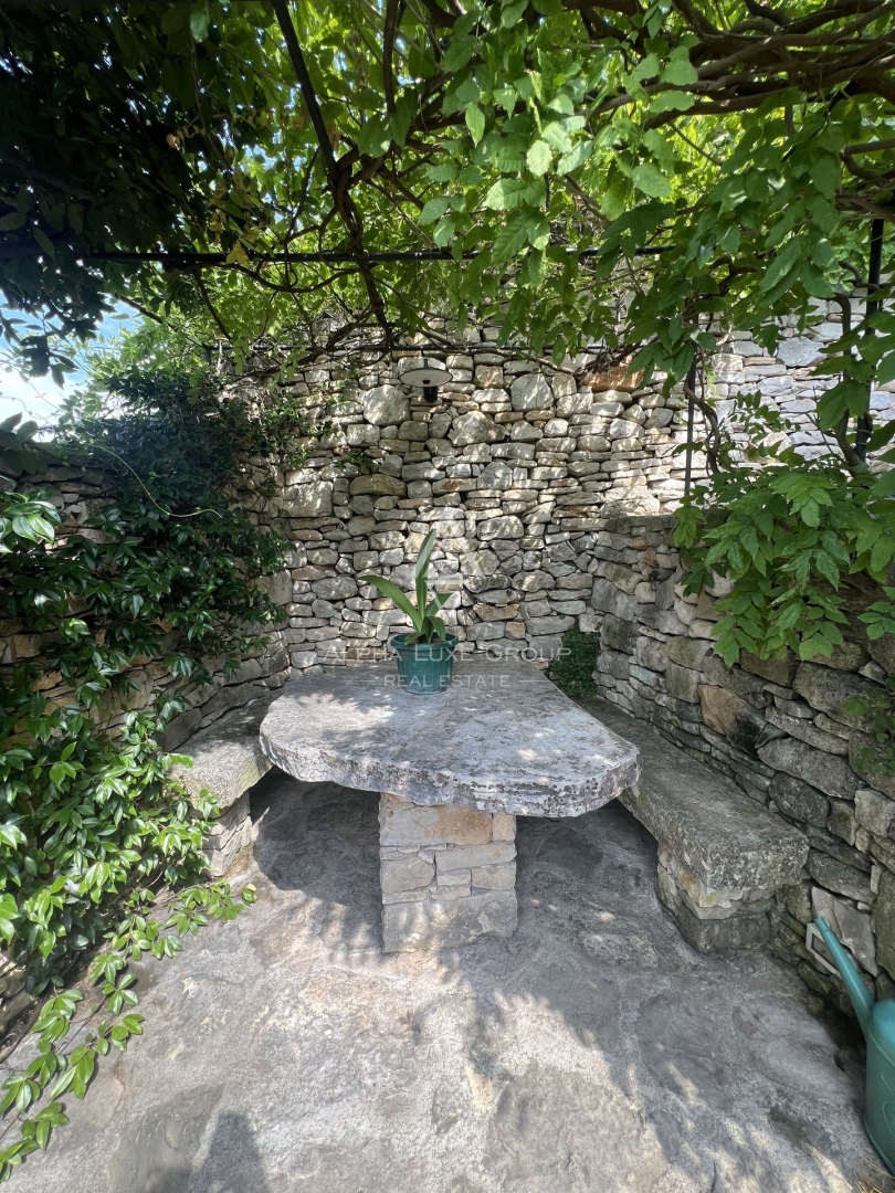 Buje, Istria: Incantevole villa panoramica in pietra in vendita