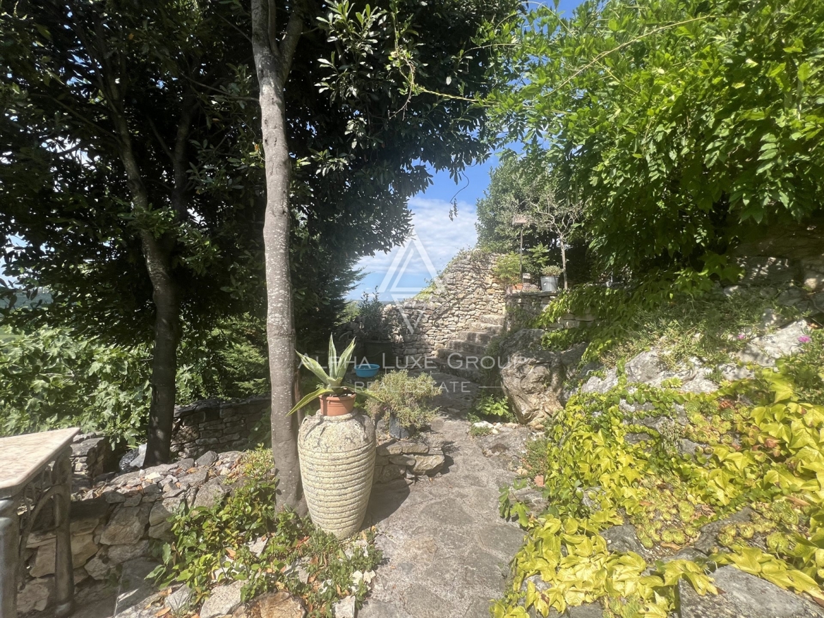 Buje, Istria: Incantevole villa panoramica in pietra in vendita