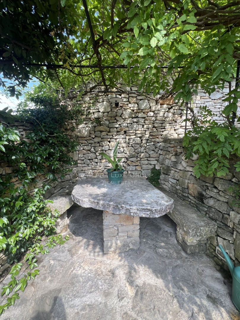 Buje, Istria: Incantevole villa panoramica in pietra in vendita