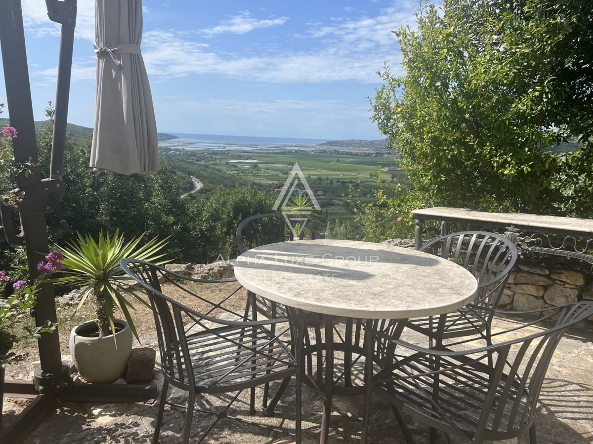 Buje, Istria: Incantevole villa panoramica in pietra in vendita