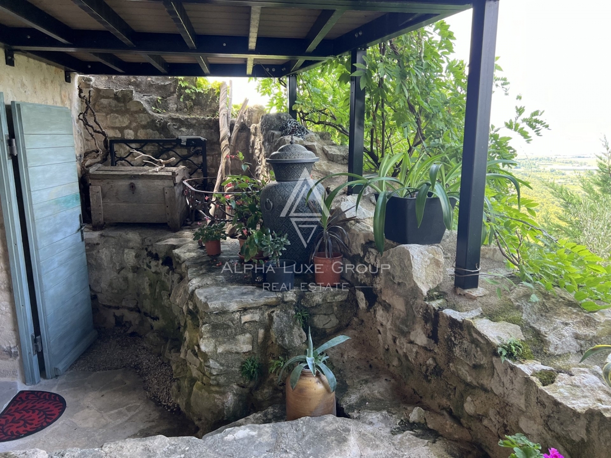 Buje, Istria: Incantevole villa panoramica in pietra in vendita