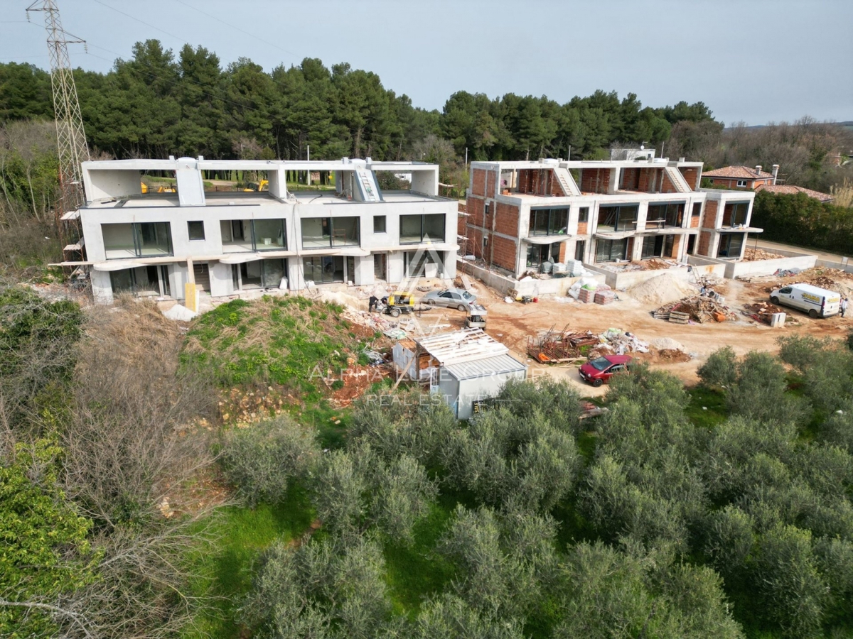 Poreč, Periferia: Favoloso appartamento al piano terra con giardino in vendita