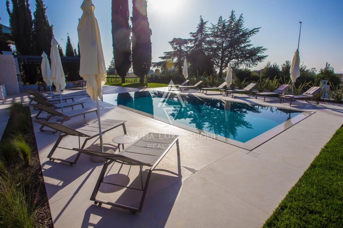 Poreč, Istria - Esclusiva villa con vista mare in vendita