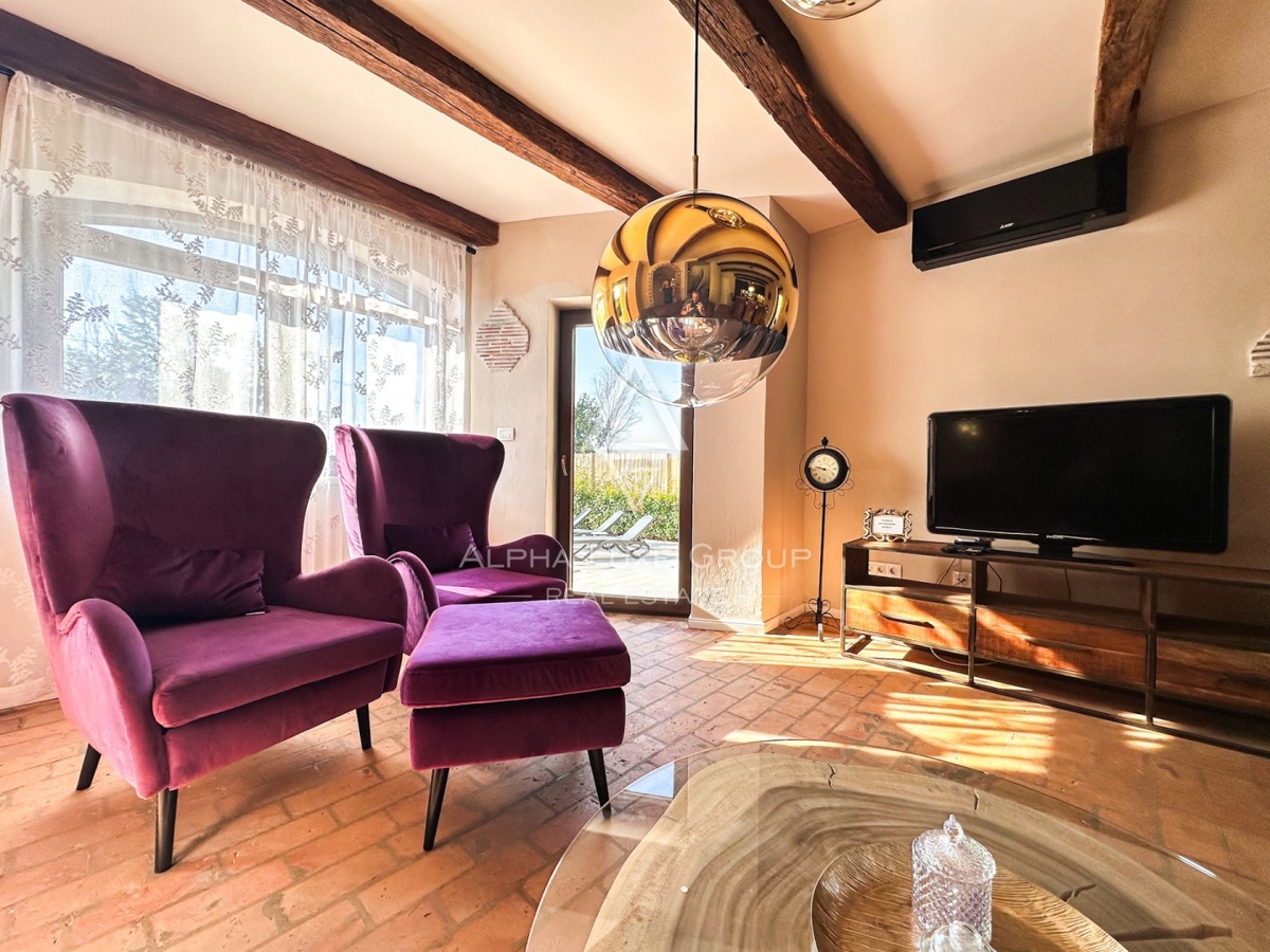 Affascinante Villa in Pietra con Piscina nelle Vicinanze di Parenzo