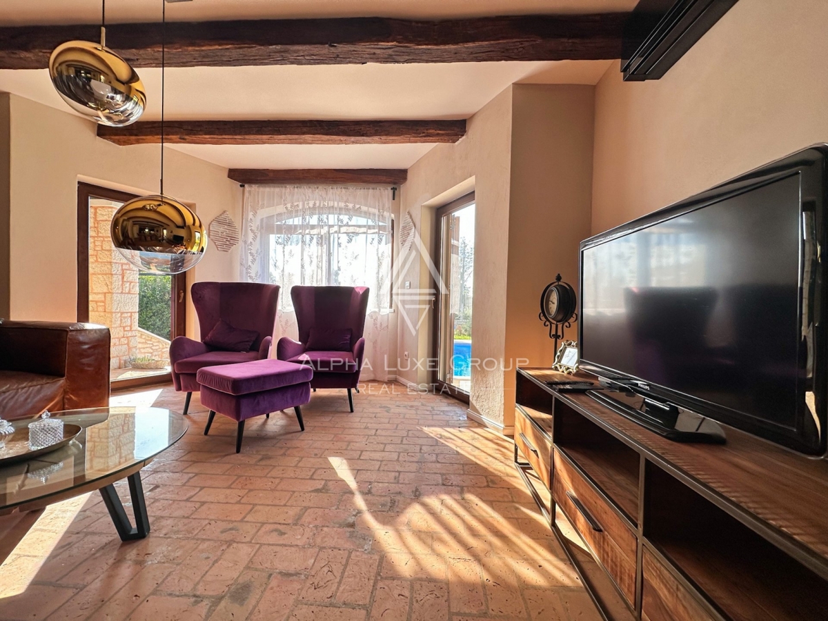 Affascinante Villa in Pietra con Piscina nelle Vicinanze di Parenzo