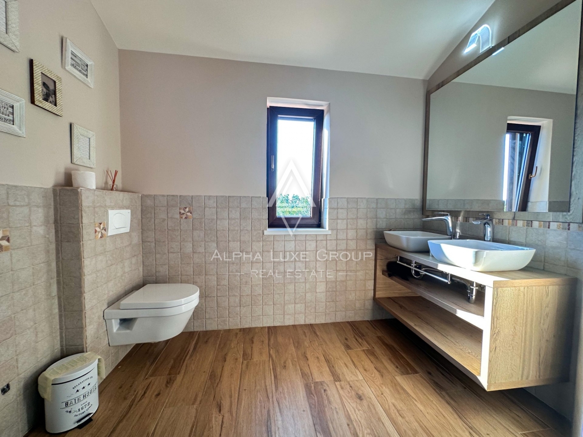 Affascinante Villa in Pietra con Piscina nelle Vicinanze di Parenzo