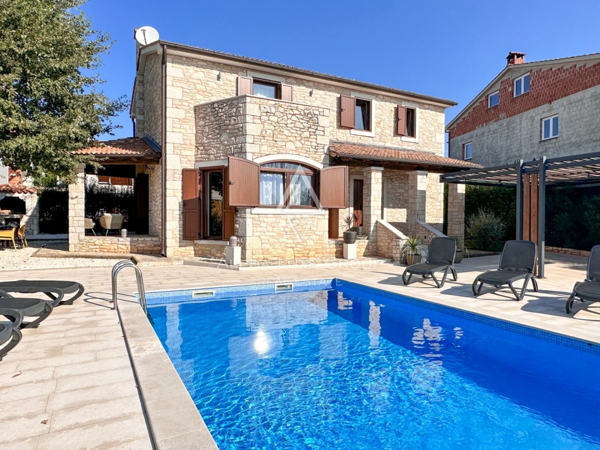 Affascinante Villa in Pietra con Piscina nelle Vicinanze di Parenzo