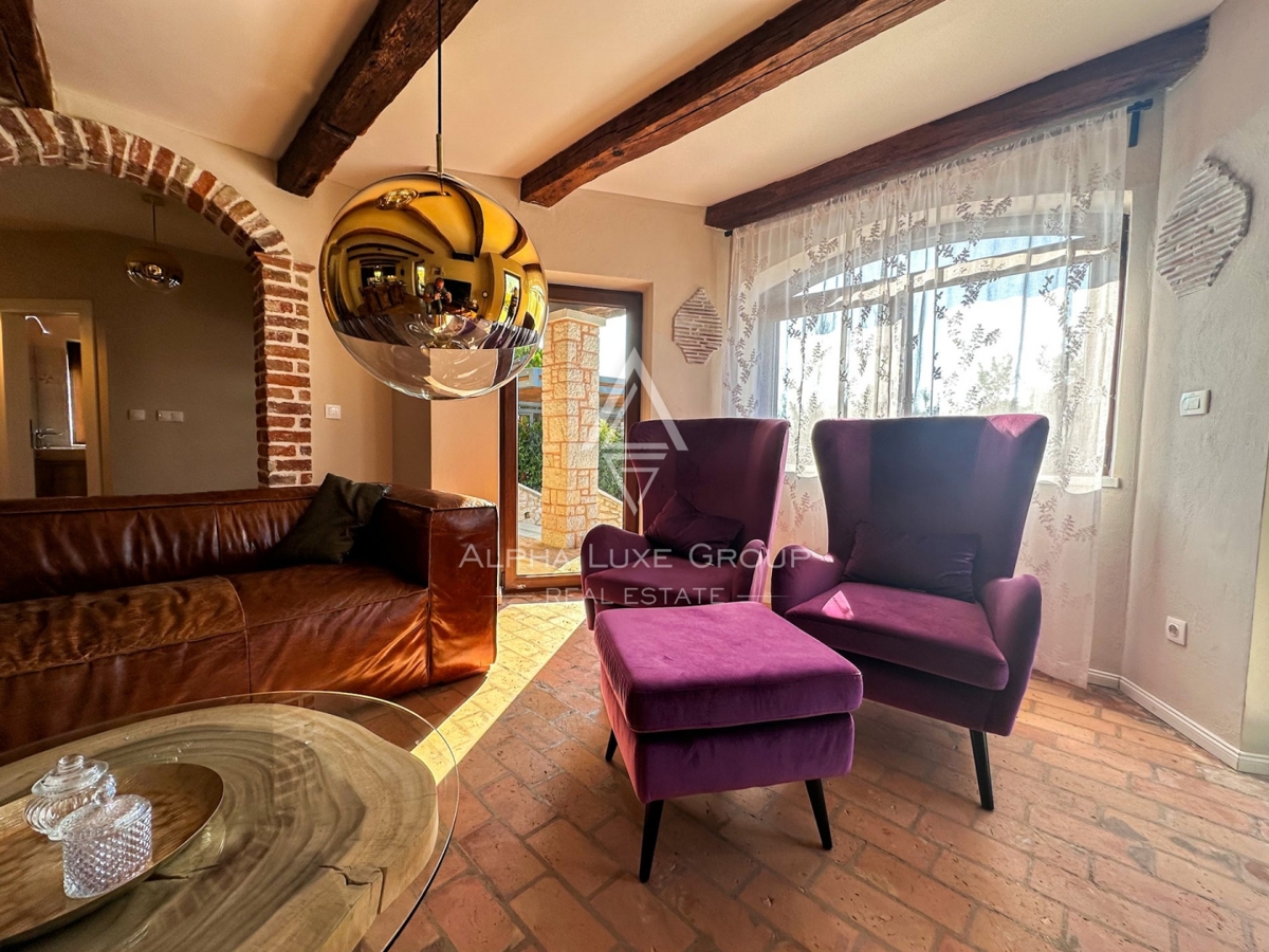 Affascinante Villa in Pietra con Piscina nelle Vicinanze di Parenzo