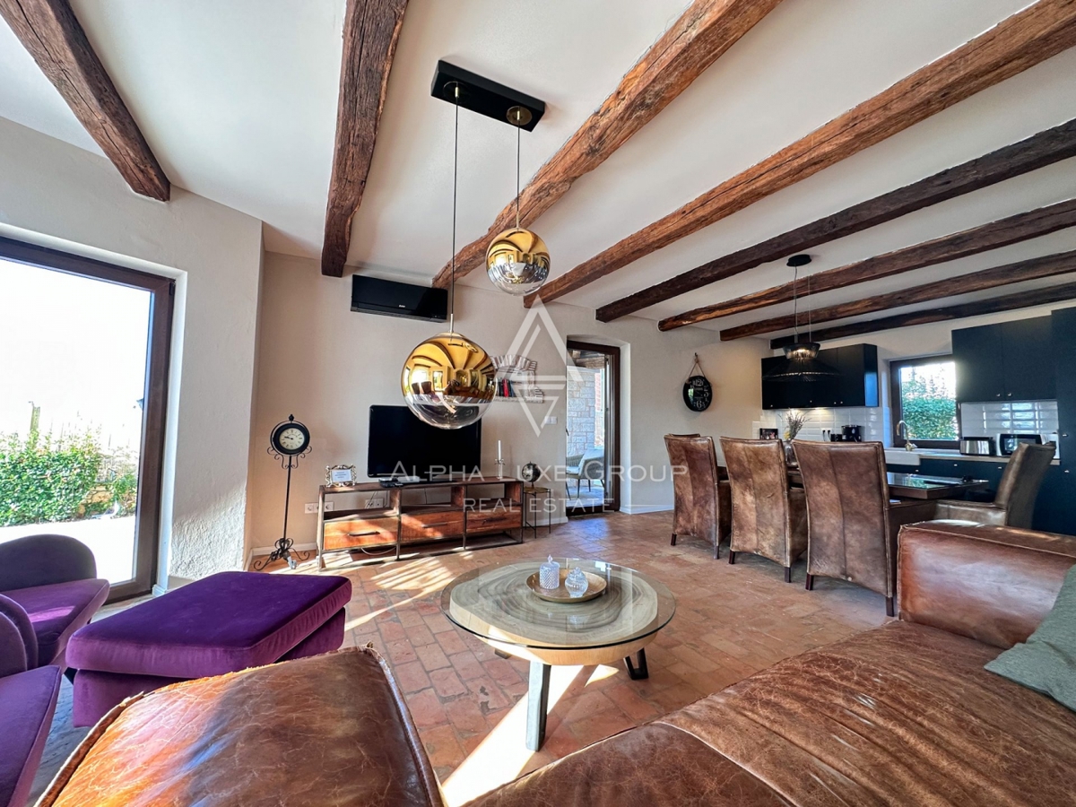 Affascinante Villa in Pietra con Piscina nelle Vicinanze di Parenzo