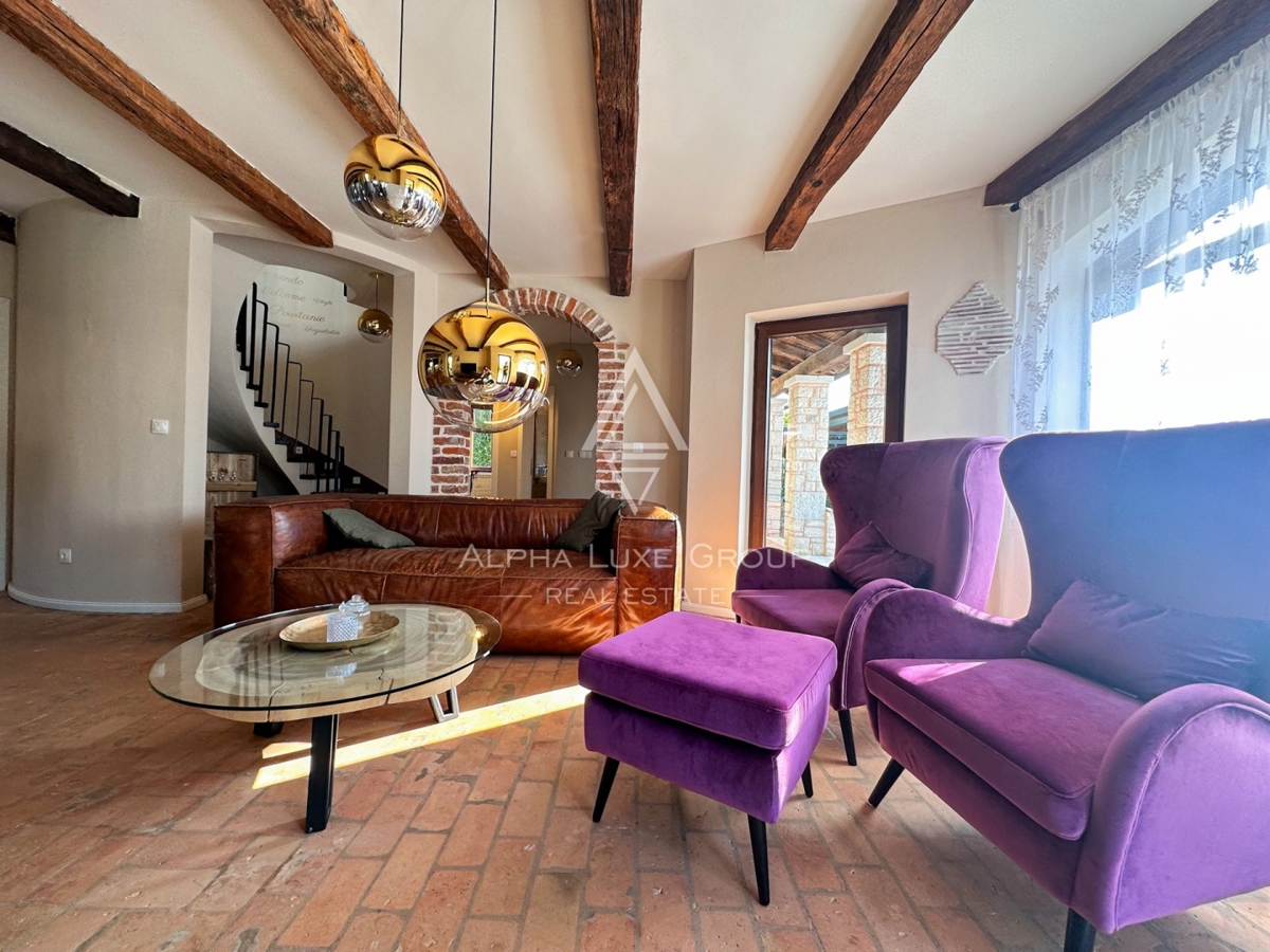 Affascinante Villa in Pietra con Piscina nelle Vicinanze di Parenzo