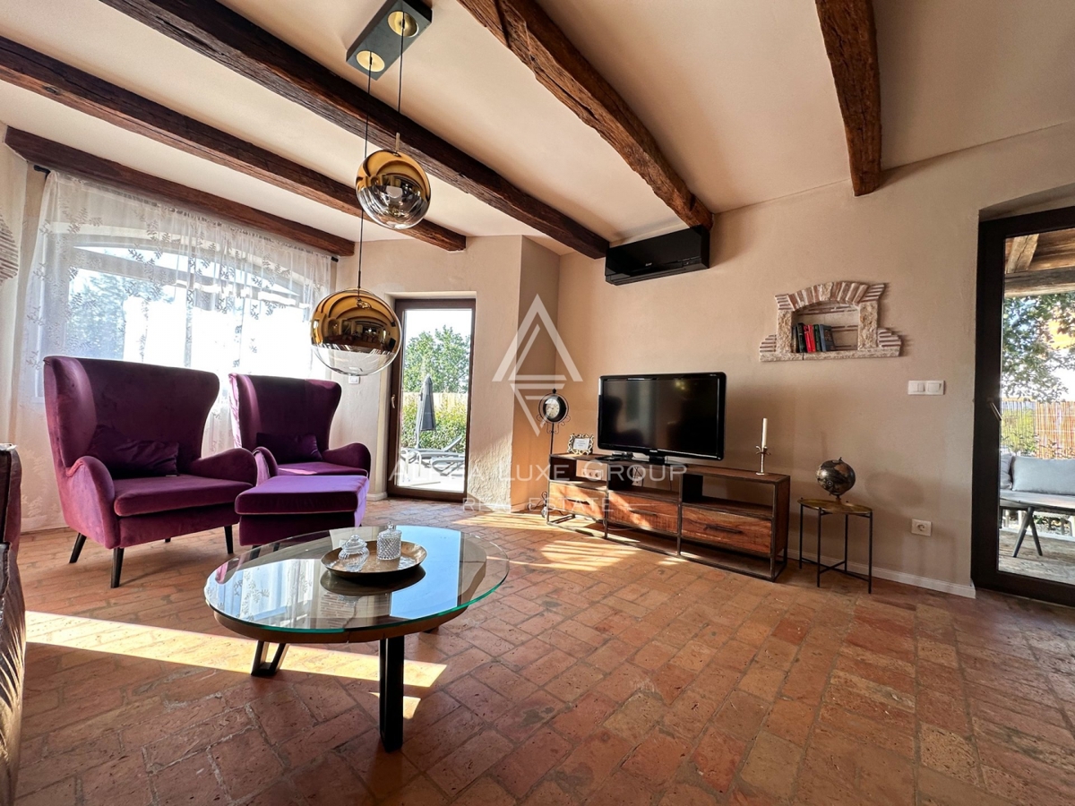 Affascinante Villa in Pietra con Piscina nelle Vicinanze di Parenzo