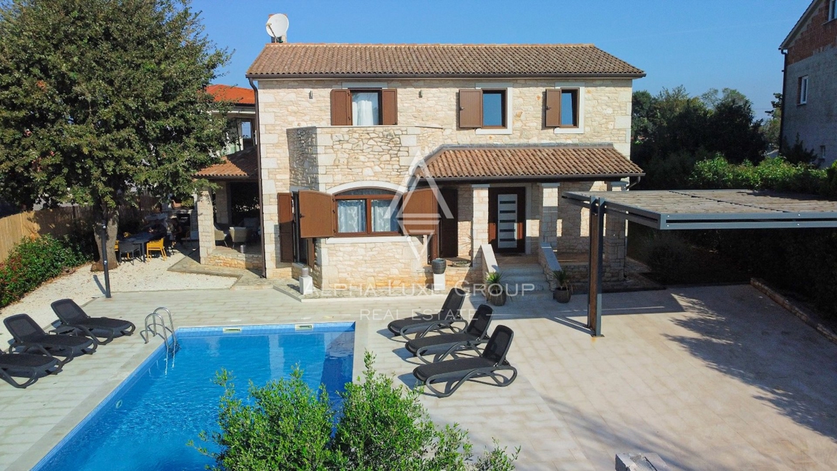 Affascinante Villa in Pietra con Piscina nelle Vicinanze di Parenzo