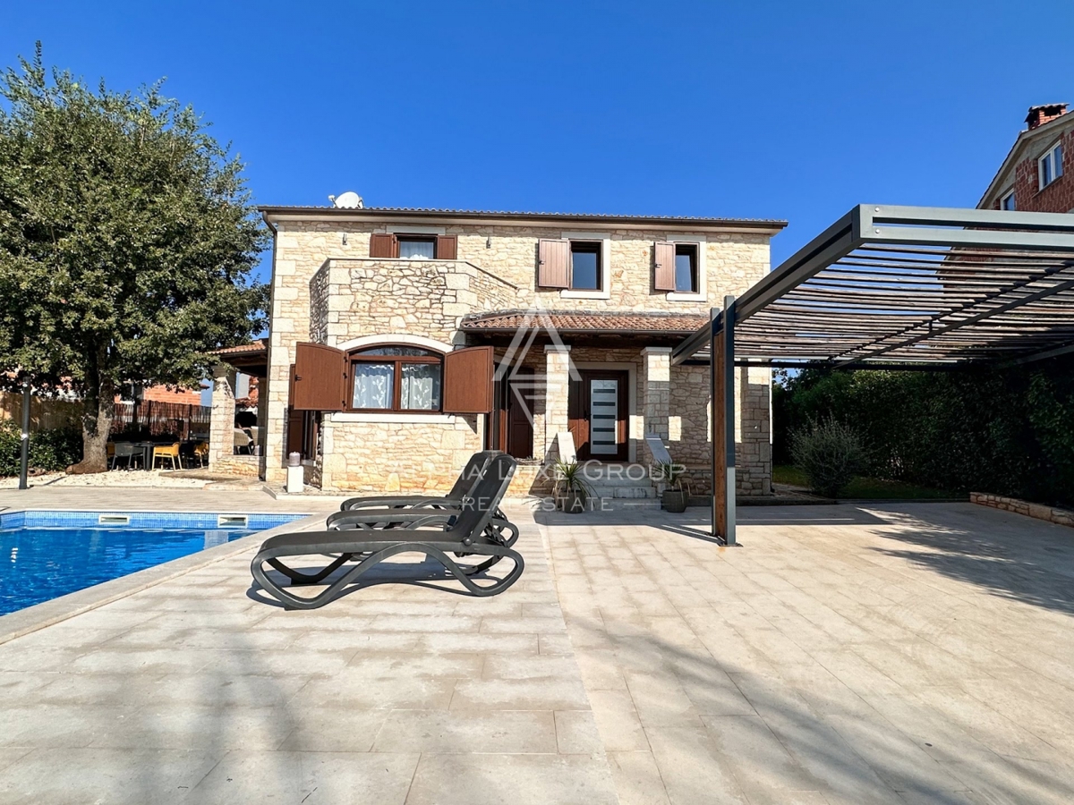 Affascinante Villa in Pietra con Piscina nelle Vicinanze di Parenzo