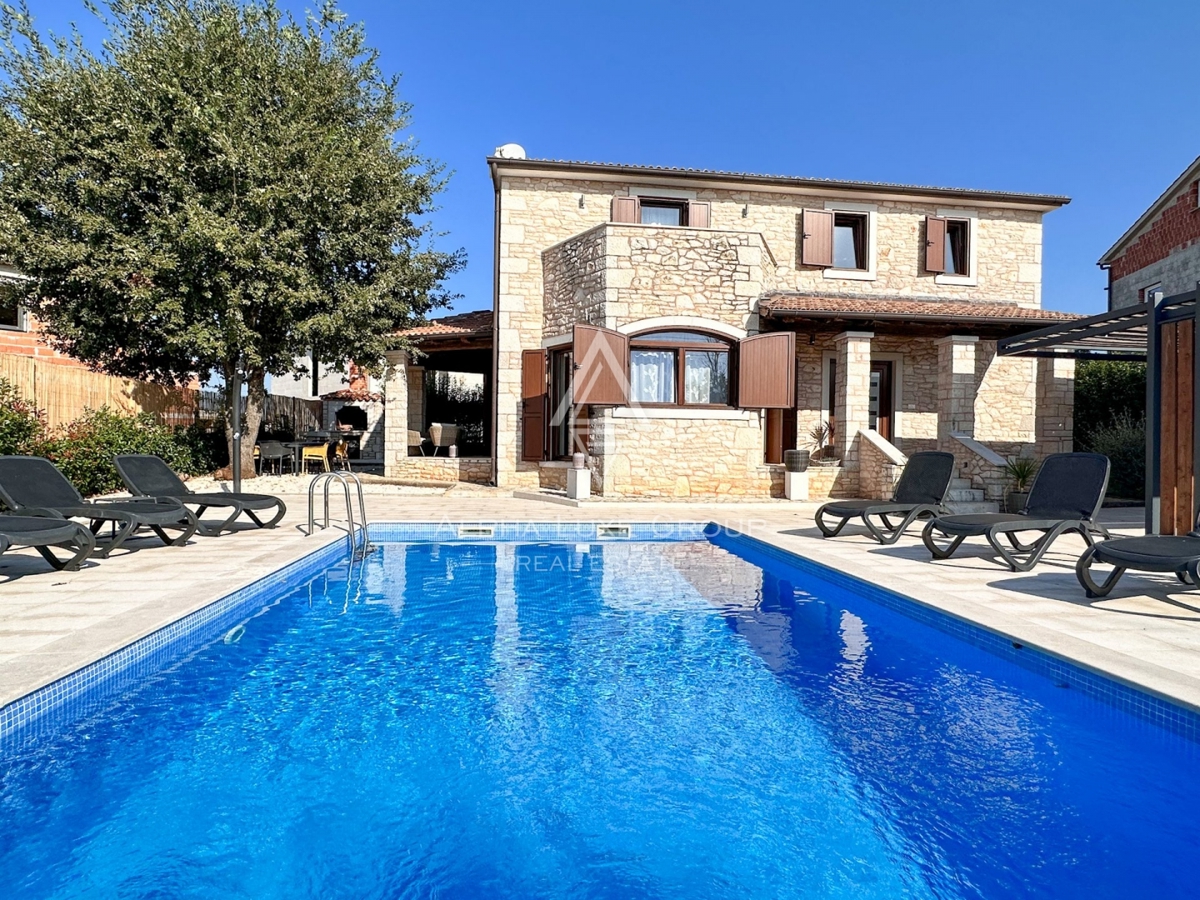 Affascinante Villa in Pietra con Piscina nelle Vicinanze di Parenzo