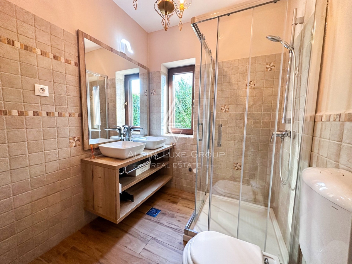 Affascinante Villa in Pietra con Piscina nelle Vicinanze di Parenzo