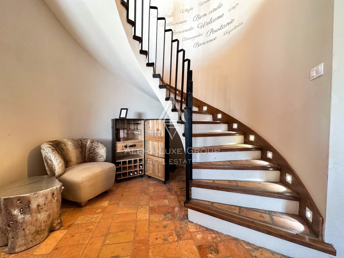 Affascinante Villa in Pietra con Piscina nelle Vicinanze di Parenzo