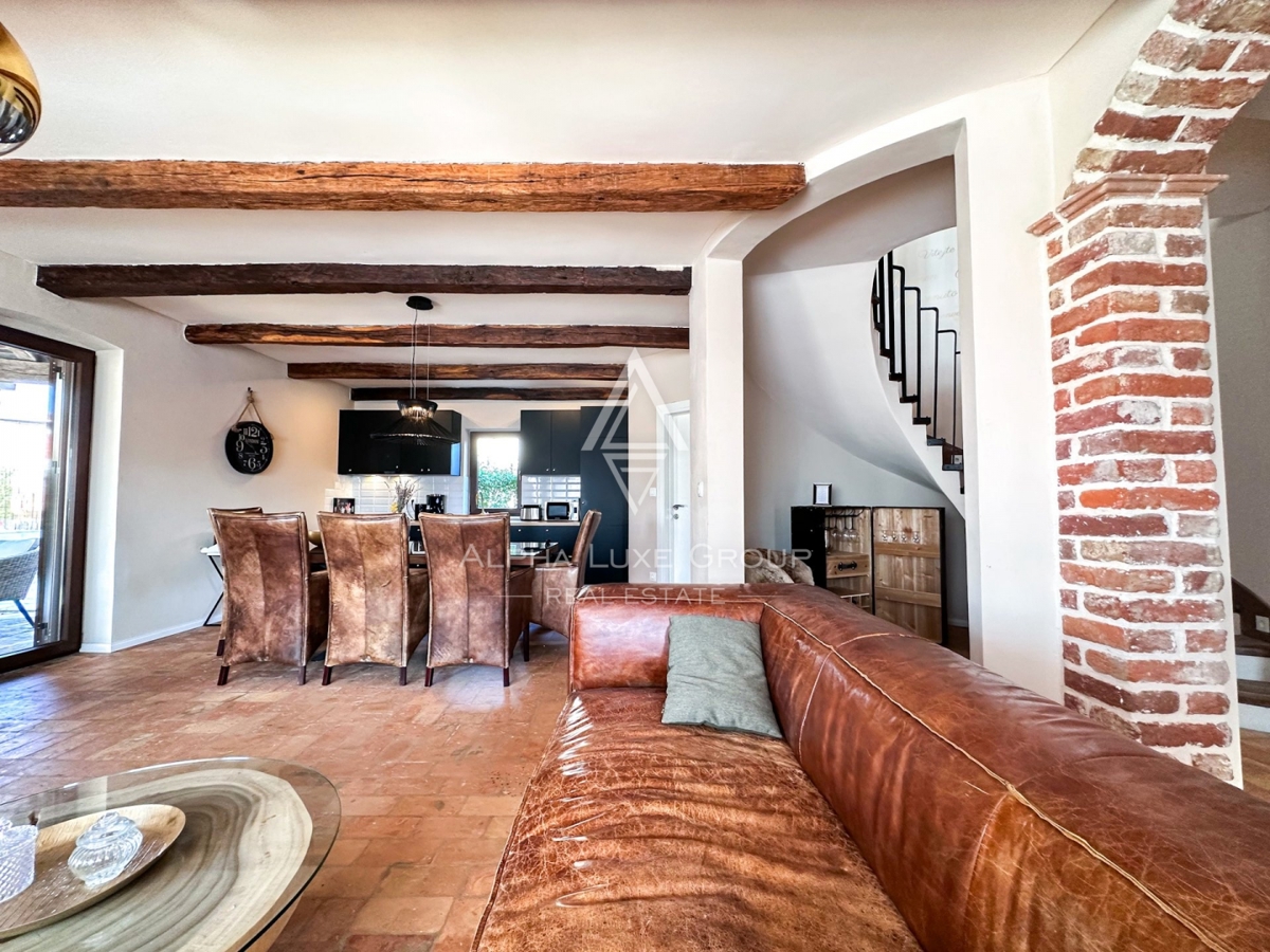 Affascinante Villa in Pietra con Piscina nelle Vicinanze di Parenzo