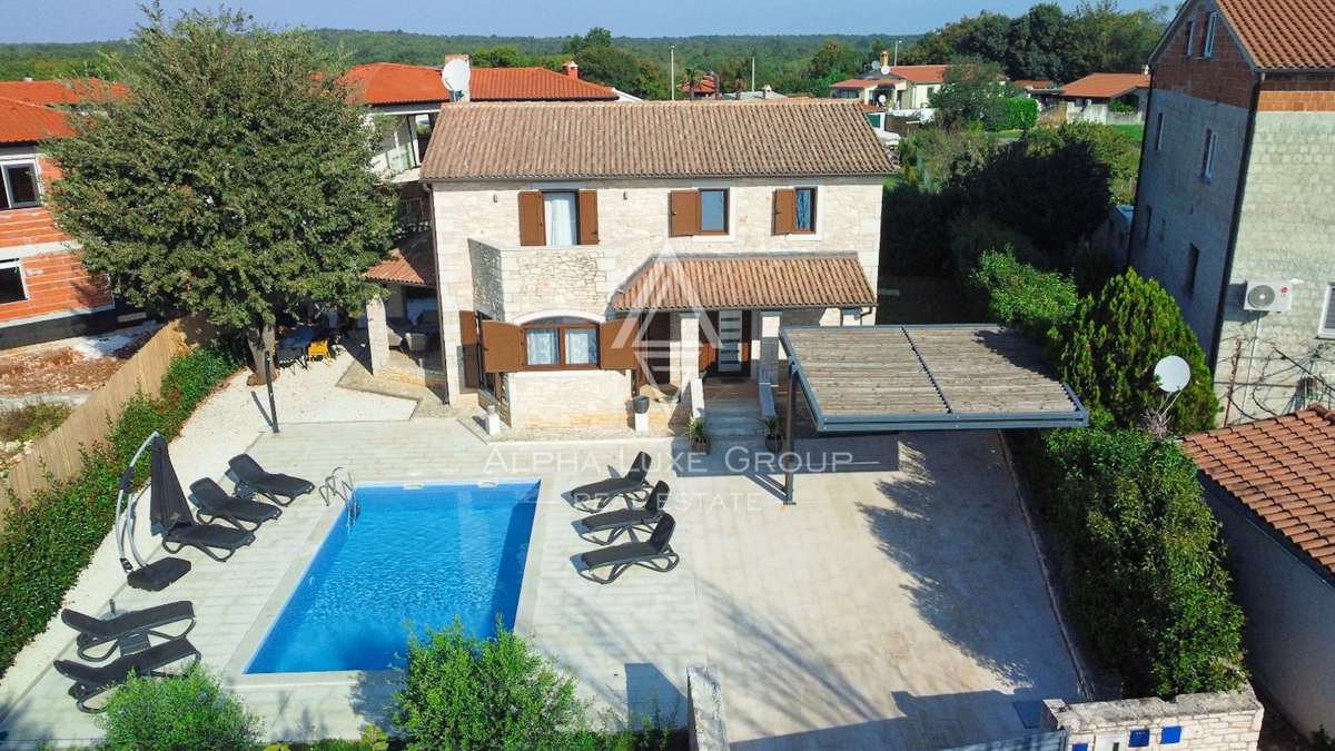 Affascinante Villa in Pietra con Piscina nelle Vicinanze di Parenzo