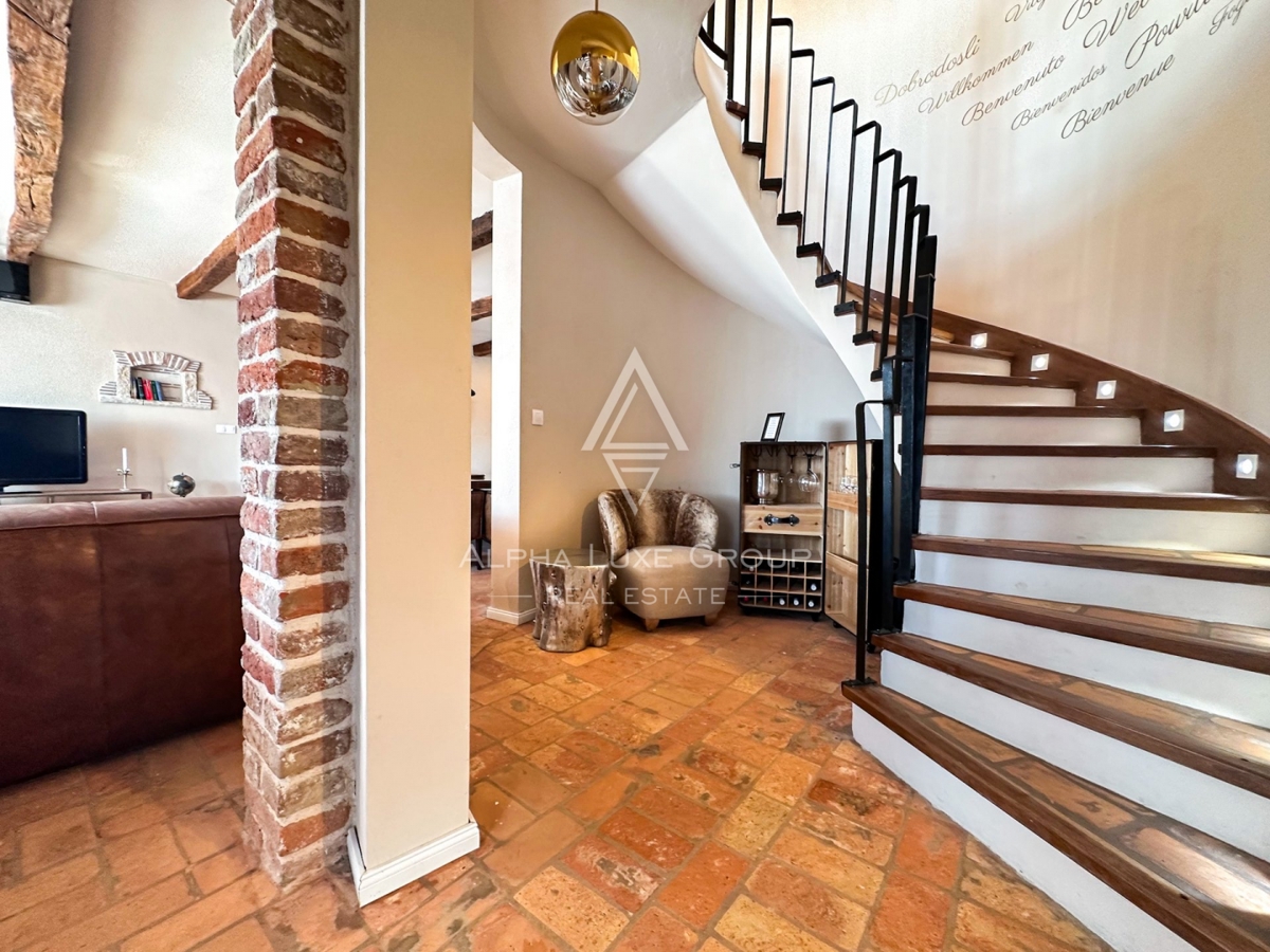 Affascinante Villa in Pietra con Piscina nelle Vicinanze di Parenzo