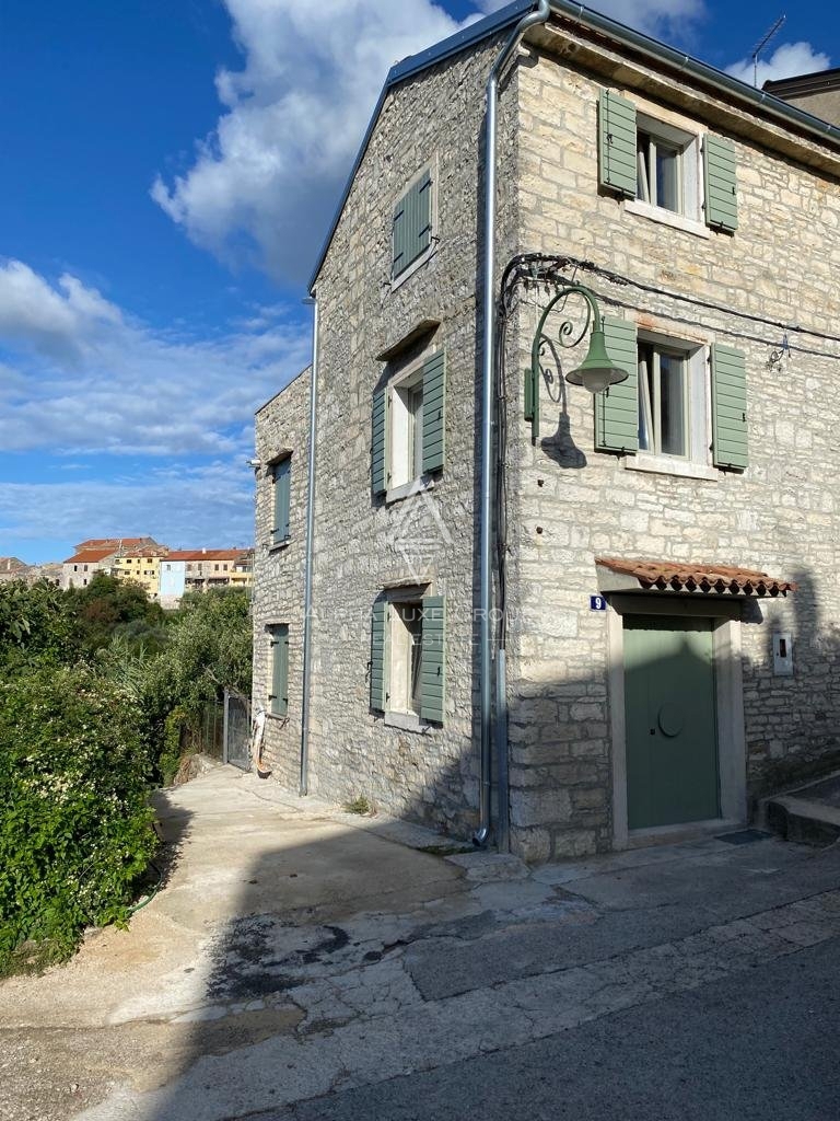 Casa bifamiliare con vista panoramica sul mare, Verteneglio e sui vigneti circostanti, Buje, ISTRIA