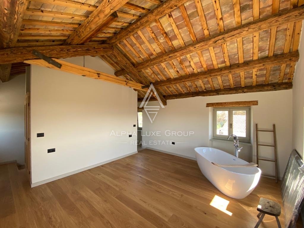 Casa bifamiliare con vista panoramica sul mare, Verteneglio e sui vigneti circostanti, Buje, ISTRIA