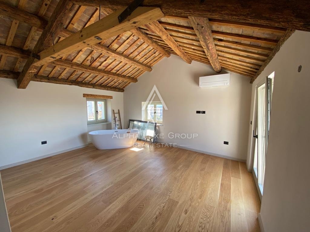 Casa bifamiliare con vista panoramica sul mare, Verteneglio e sui vigneti circostanti, Buje, ISTRIA