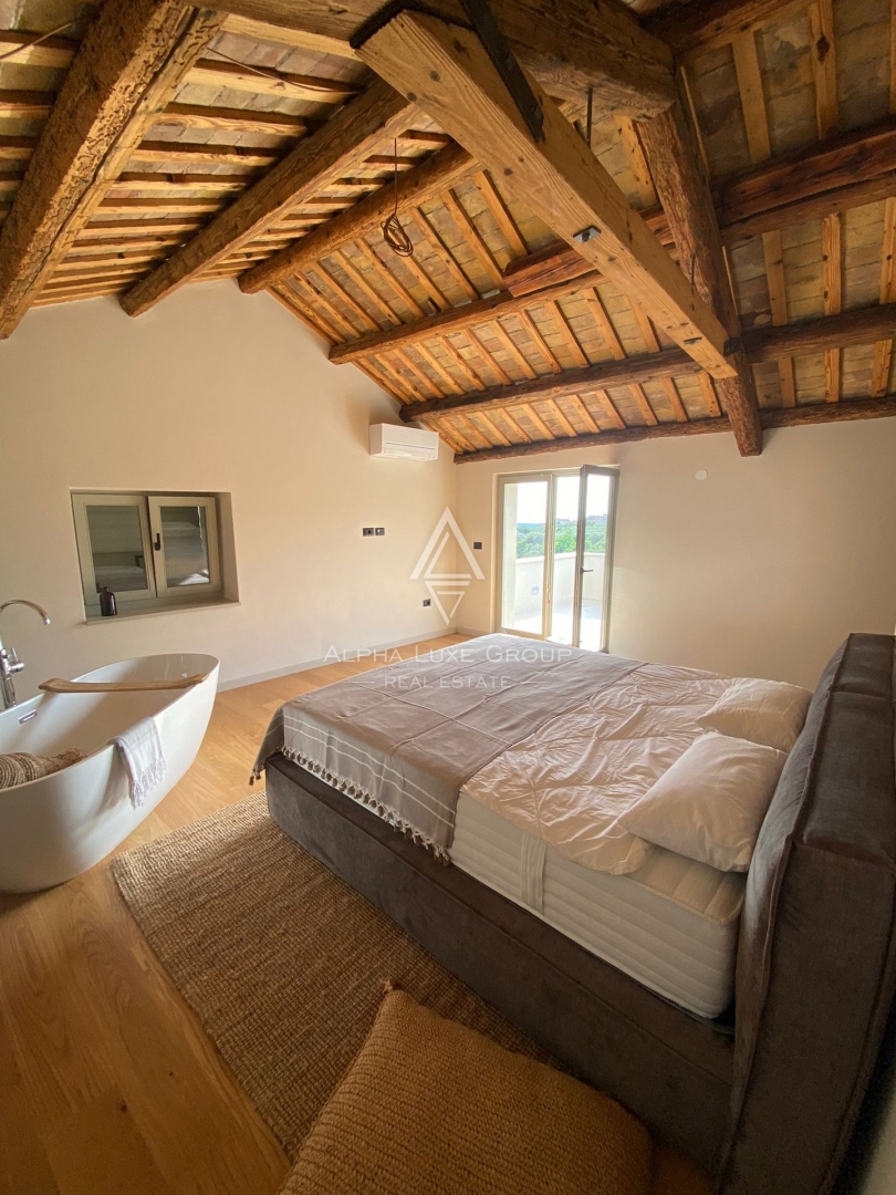 Casa bifamiliare con vista panoramica sul mare, Verteneglio e sui vigneti circostanti, Buje, ISTRIA