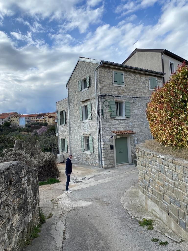 Casa bifamiliare con vista panoramica sul mare, Verteneglio e sui vigneti circostanti, Buje, ISTRIA